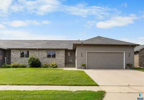 5945 S Lois Ln, Sioux Falls, SD 57108