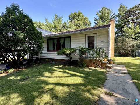 508 W Brown St, Luverne, MN 56156