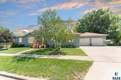 406 N Cherry St, Lennox, SD 57039