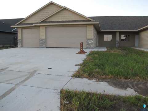 812 Shirley Ave, Harrisburg, SD 57032