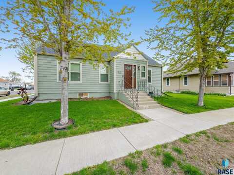 320 W 4th Ave, Lennox, SD 57039