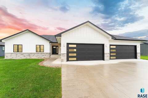 435 Andrew Ave, Harrisburg, SD 57032