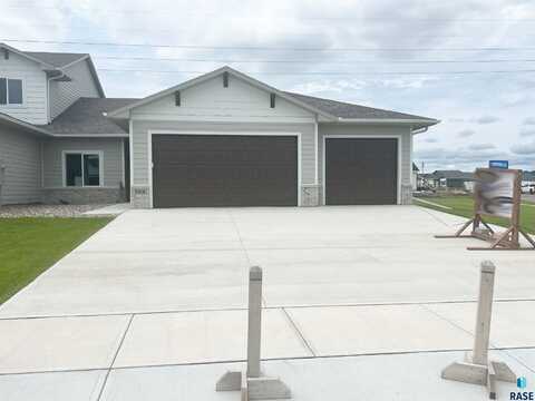 5901 S Spirea Ave, Sioux Falls, SD 57108