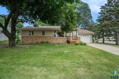 721 N Catherine Ave, Madison, SD 57042