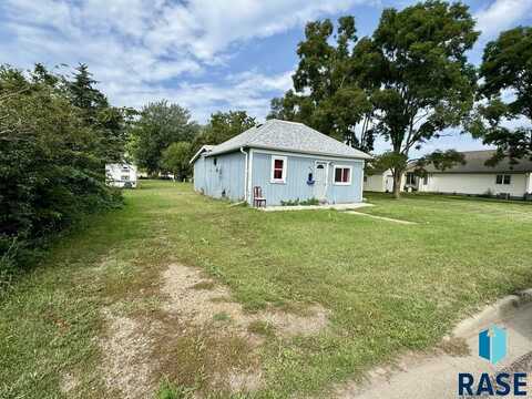 409 S Van Eps Ave, Madison, SD 57042