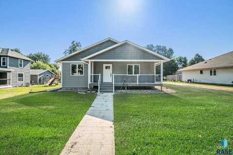 414 N Spring St, Luverne, MN 56156