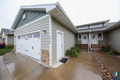 2720 E Sunburst Dr, Brandon, SD 57005