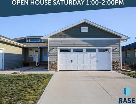 2722 E Sunburst Dr, Brandon, SD 57005