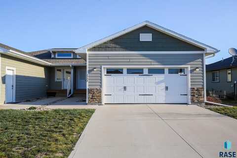 2722 E Sunburst Dr, Brandon, SD 57005