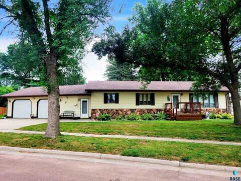 320 S Ash St, Lennox, SD 57039