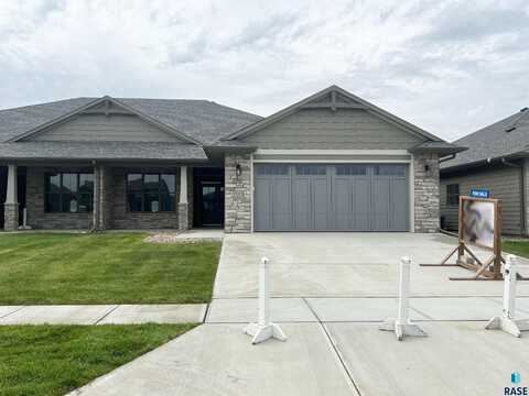 7013 E Copper Stone Cir, Sioux Falls, SD 57110