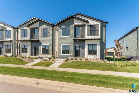 8607 W Shoreline Pl, Sioux Falls, SD 57107