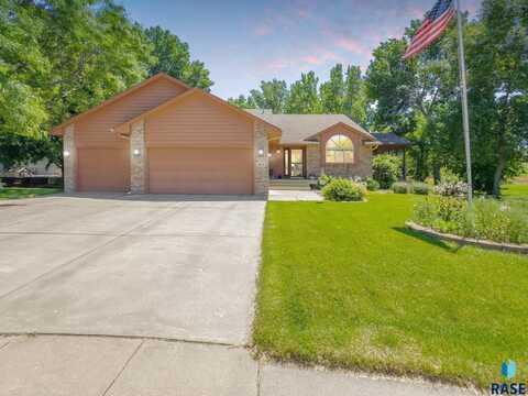 100 N La Salle Cir, Sioux Falls, SD 57110