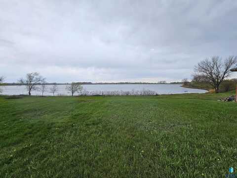 197 Lake Ridge Dr, Wentworth, SD 57075