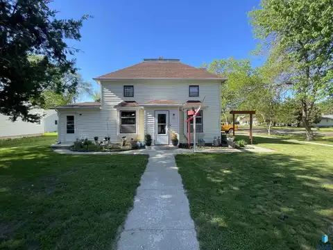 122 E 10th St, Gregory, SD 57533