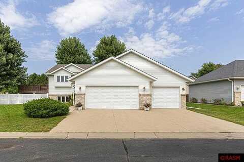 14 Fox Trl, North Mankato, MN 56003