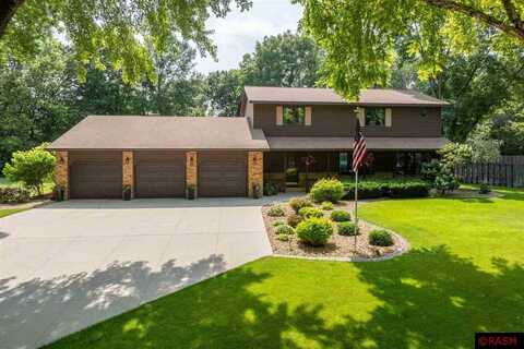 31 Holiday Court, North Mankato, MN 56003