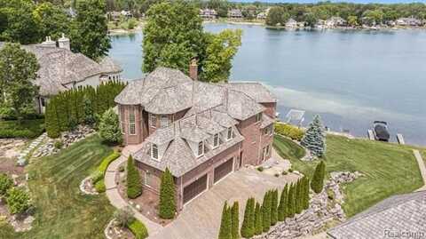 75 CHATEAUX DU LAC, Fenton, MI 48430