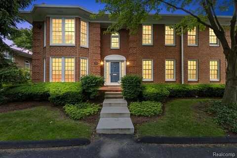 104 WINDWOOD POINTE, Saint Clair Shores, MI 48080