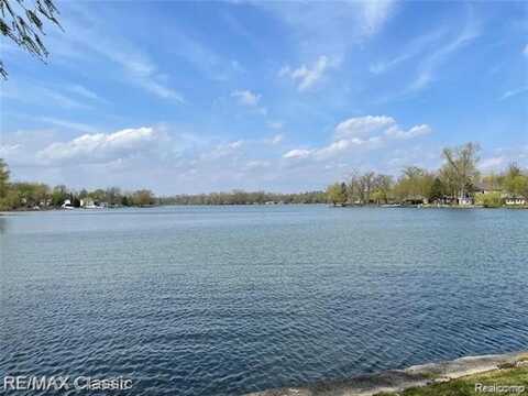 4860 Cooley lake Rd, Waterford, MI 48327