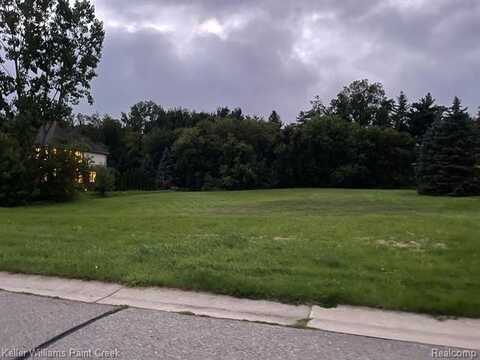 4672 WOODLAND HILLS Drive, Rochester, MI 48306