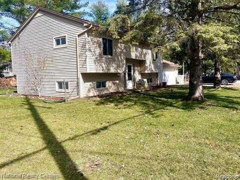 55832 PONTIAC TRAIL, New Hudson, MI 48165