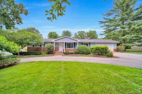 2457 PFEIFLE, Howell, MI 48843