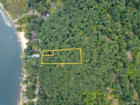 9428 W OAK Drive, Lake City, MI 49651