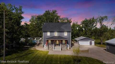 8360 Parker, Saline, MI 48176