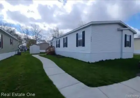 6608 N Hampshire Drive, Holly, MI 48442