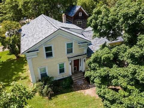 896 MILFORD Road, Holly, MI 48442