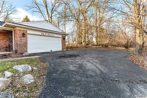 31009 Heritage Hills Drive, Farmington Hills, MI 48331