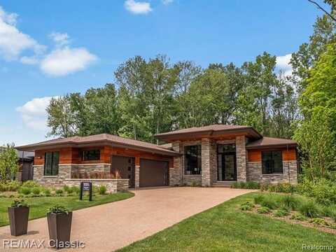 10435 STONEY POINT Drive, South Lyon, MI 48178