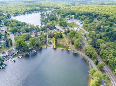 226 E PARK Avenue, Lake, MI 48632