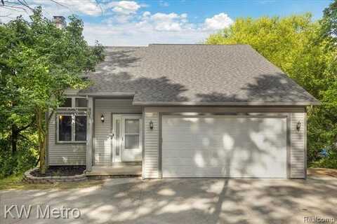 601 JOHNSON Drive, Lake Orion, MI 48362