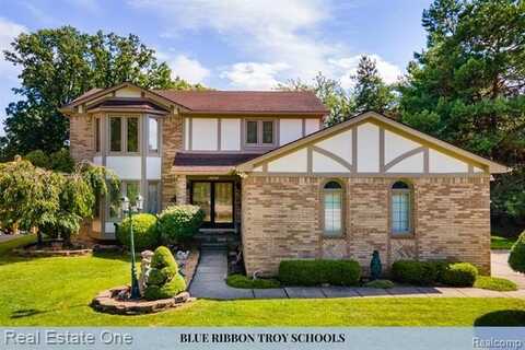 1106 E SOUTH Boulevard, Troy, MI 48085