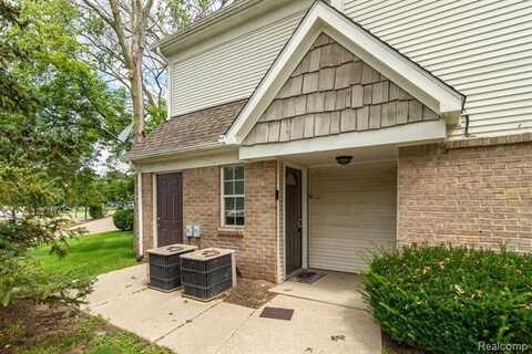 221 OAKBROOKE Drive, South Lyon, MI 48178