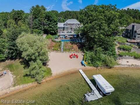 5050 PLAYA KAS Drive, Traverse City, MI 49685