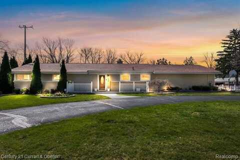 5333 W BRIARCLIFF KNOLL Drive, West Bloomfield, MI 48322