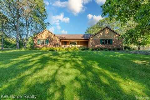 1501 Old Plank Road, Milford, MI 48381