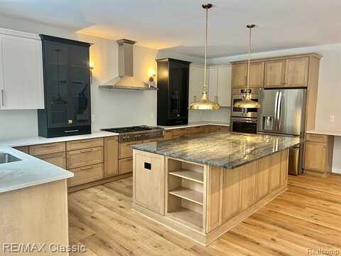 100 McCormick, Fenton, MI 48451