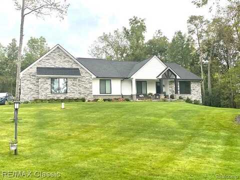 100 McCormick, Fenton, MI 48451