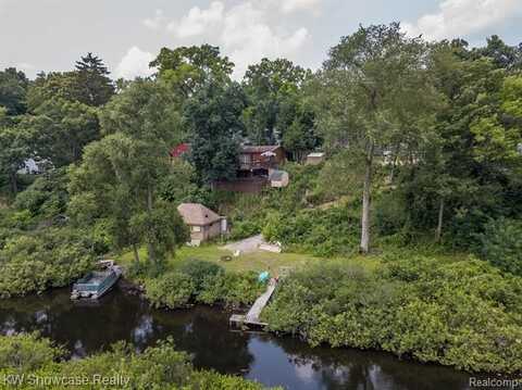 3181 GRANDA VISTA Drive, Milford, MI 48380