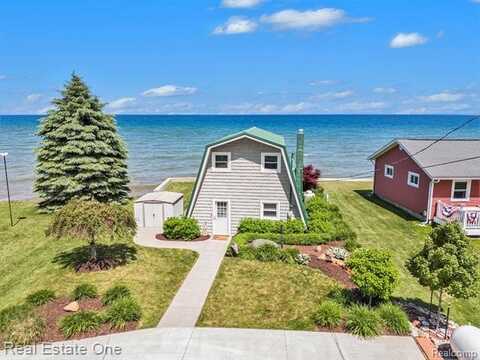 1445 LAKESIDE Drive, Harbor Beach, MI 48441