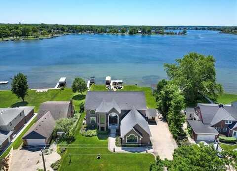 985 JAMES K Boulevard, Sylvan Lake, MI 48320