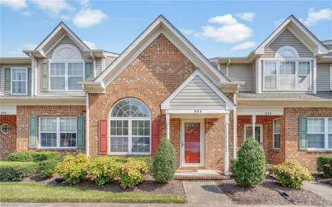 804 W Lake Circle, Chesapeake, VA 23322