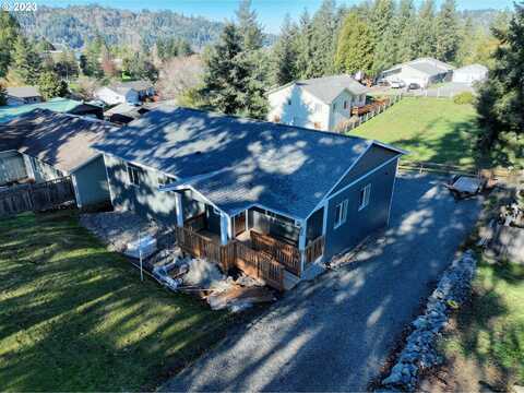 1713 Spruce ST, Myrtle Point, OR 97458