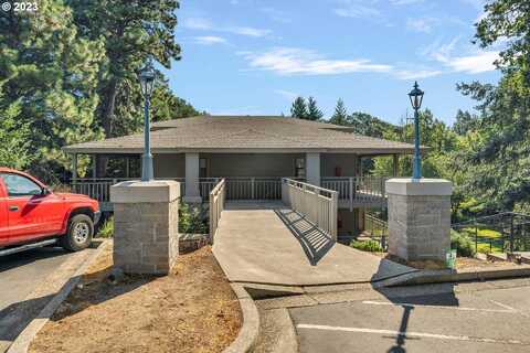 105 COUNTRY CLUB RD, Hood River, OR 97031