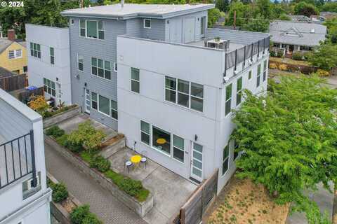 207 N HOLLAND ST, Portland, OR 97217