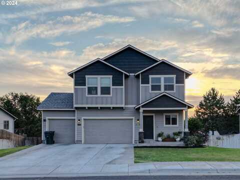 2110 NW DAWN DR, Hermiston, OR 97838